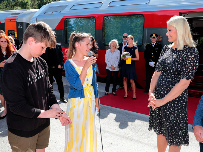 Elisabeth Glesne og Andreas Haaland i samtale med Kronprinsessen. Foto: Lise Åserud / NTB scanpix